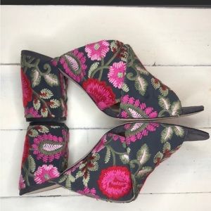 Sole Society Luella Embroidered Mule Slide. Size 7